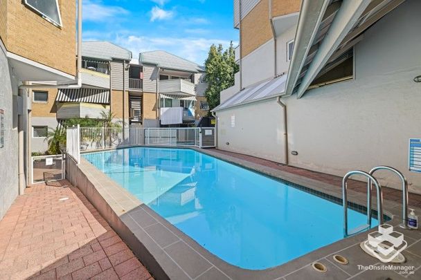 Ideally Located - 2 Bedroom Furnished Apartment - Photo 1