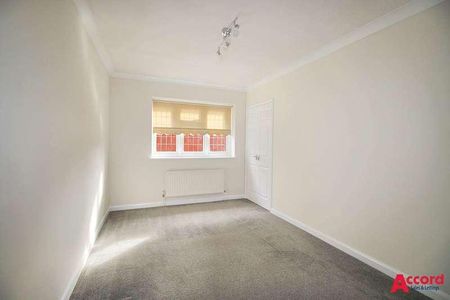 Christopher Close, Hornchurch, RM12 - Photo 2
