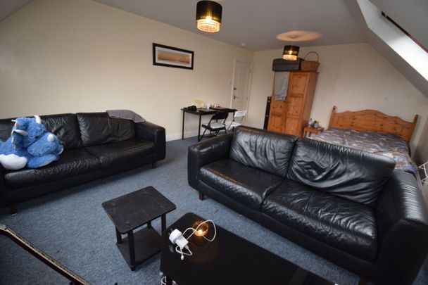 3 Bedroom Flat To Rent in Westbourne - £1,718 pcm Tenancy Info - Photo 1