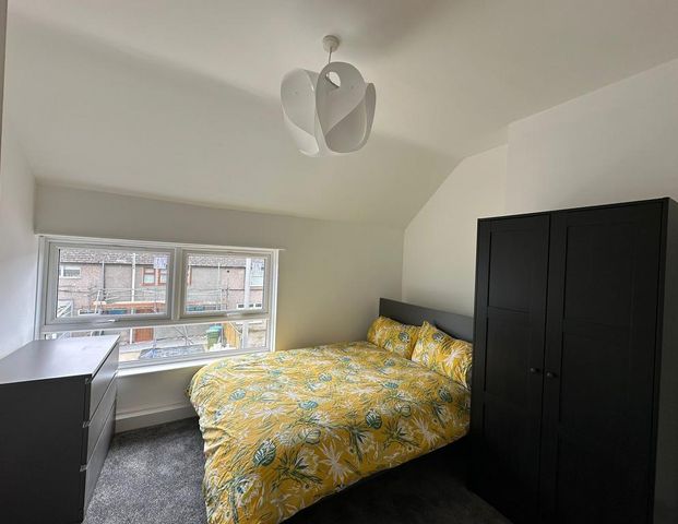 4 bedroom house of multiple occupation to rent - Photo 1