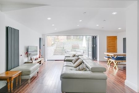 3 bedroom maisonette to rent - Photo 3