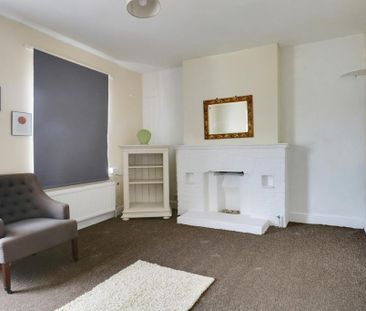 3 bedroom maisonette to rent - Photo 2