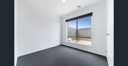 **RECEIVE ONE MONTH FREE RENT, ASK US HOW! Brand New 3-Bedroom Family Home for Lease – Cobblebank - Photo 4