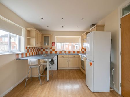 2 bedroom apartment to let - Photo 2