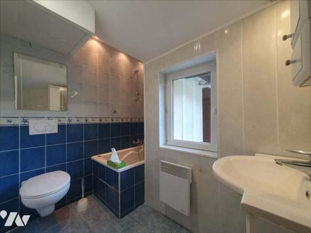 SAINT PIERRE EN AUGE - Location F2 en rdc avec COUR - Photo 5