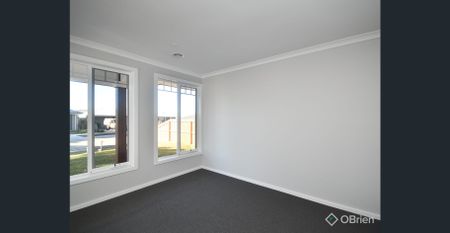 HUGE FAMILY HOME IN QUIET POSITION - Photo 3