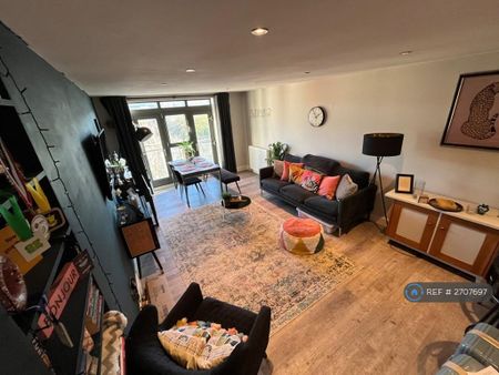 2 bedroom flat to rent - Photo 2