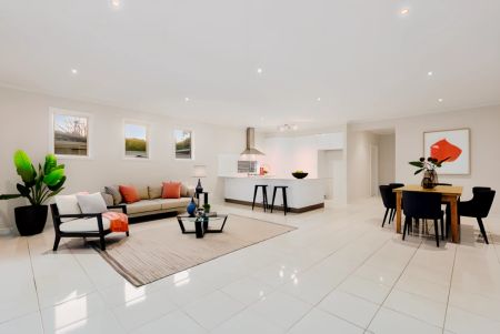 5 Bed, 2 Bath - Photo 3