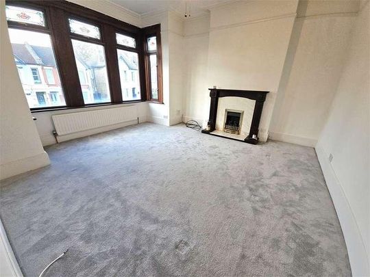 Valkyrie Road, Westcliff On Sea, Westcliff On Sea, SS0 - Photo 1