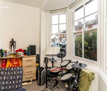 4 bedroom terraced house to rent - Photo 5