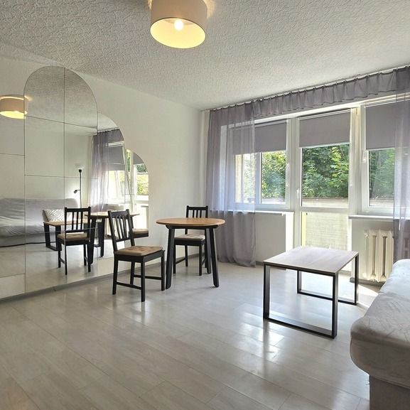 Centrum! Duża kawalerka z balkonem i parkingiem. - Photo 1