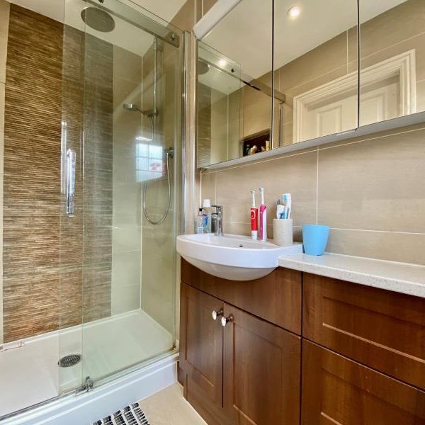 Bendeng Close, Fleet - 4 bedrooms Property for lettings - Seymours - Photo 1