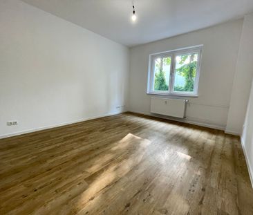 *aufwändig modernisierte Altbauwohnung im EG*Tageslichtbad*Balkon* - Photo 1