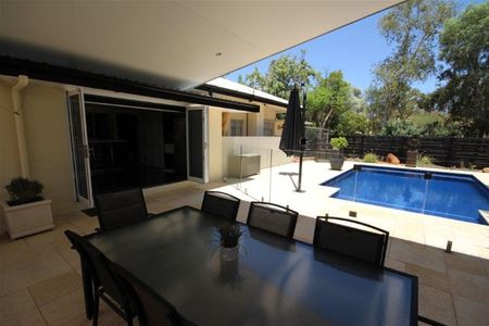 Spacious Three Bedroom Family Home - Photo 3