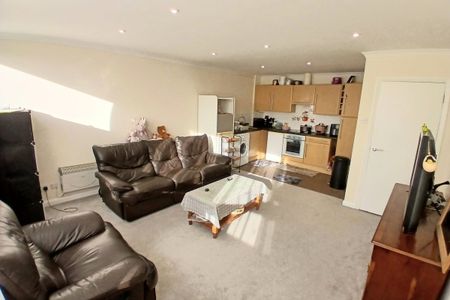 Market Place, STEVENAGE - Photo 3