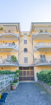 5 locali in affitto - Photo 1