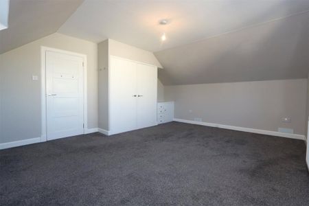 4 bedroom detached house to rent - Photo 3