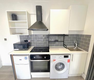 2 bedroom flat to rent - Photo 2