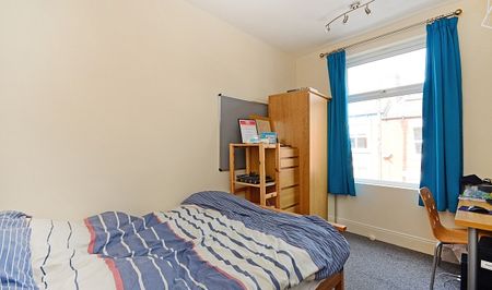 4 bedroom property in a great location - Photo 2