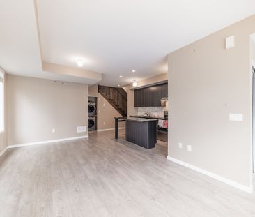 For Lease - 600 Alex Gardner Circle Unit# 107, Aurora, Ontario - Photo 2