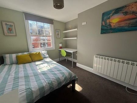 4 bedroom apartment to rent - Photo 4