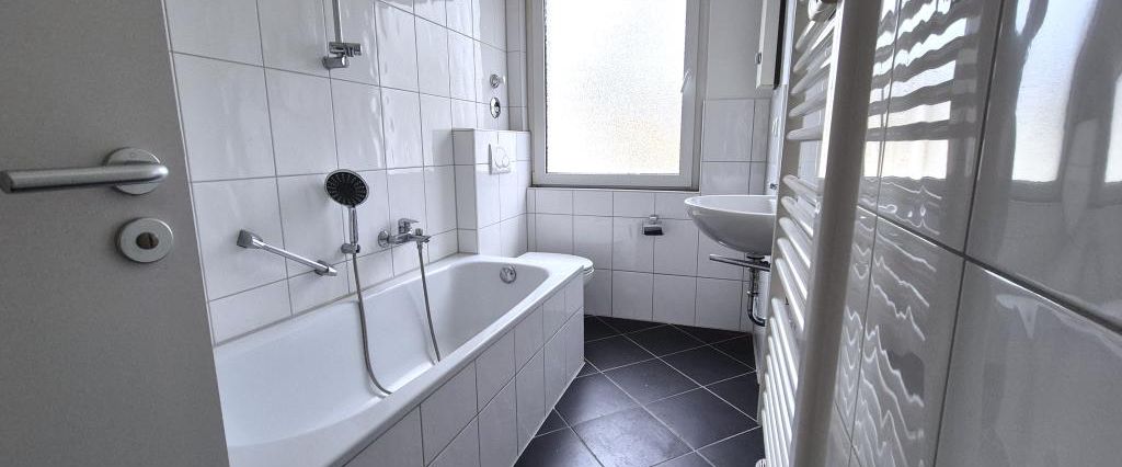 Down-to-earth and bright: 2-room apartment with lots of charm! - Foto 1