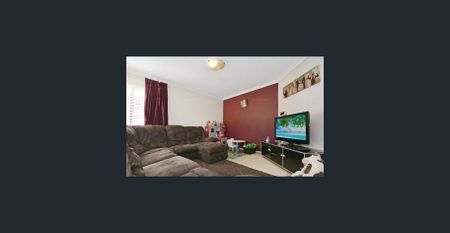 Low maintenance 3 Bedrooms house in the best location - Photo 5