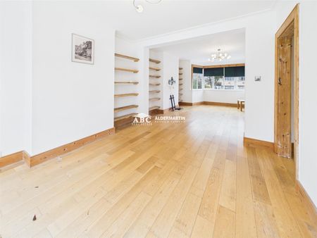 Sandringham Gardens, N12 0NY, London - Photo 3