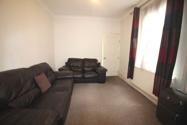 Whitchurch Road, Heath - Photo 1