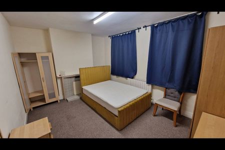 Room in a Shared House, Ley Street, IG1 - Photo 5