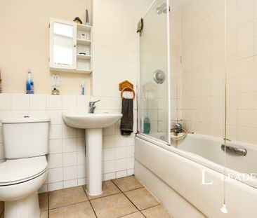 2 bedroom apartment to rent Lee High Road, London, SE13 - Photo 4