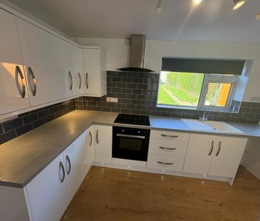 2 bedroom semi-detached house to rent - Photo 6