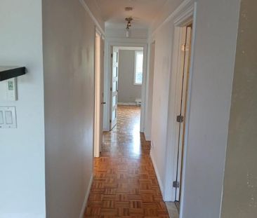 Logement à louer, proximité services, cour privée - Photo 4