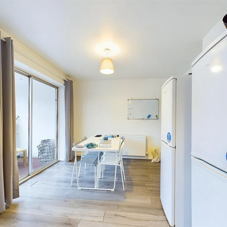 6 bedroom end of terrace house to rent - Photo 1