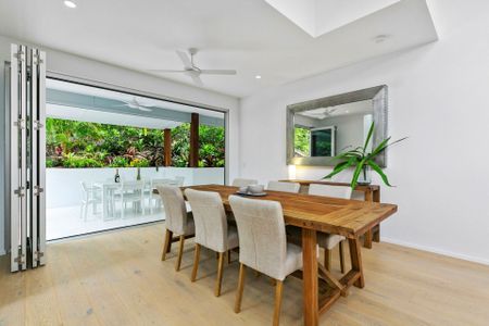 Fully Furnished Dream Rental Home in the Heart of Sunshine Beach | $1,500 Per Week - Photo 2