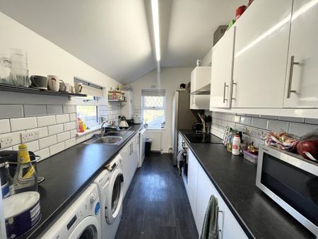 1 bedroom in a house share to rent - Photo 5
