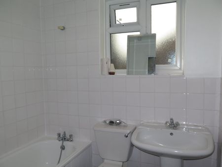 2 Bed Flat, Friern Barnet Road, N11 - Photo 3