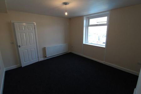 2 bedroom ground floor flat to rent - Photo 3