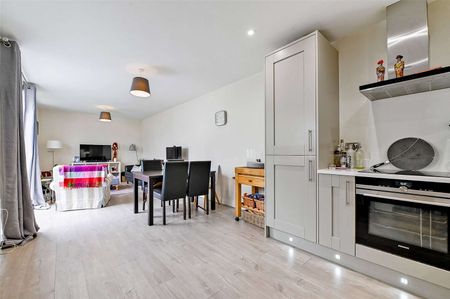 A centrally located two bedroom first floor apartment with private roof terrace. - Photo 5