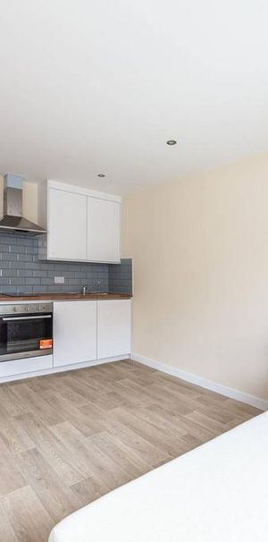 Studio to rent - Photo 1