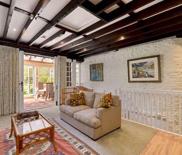 1 bedroom character property to rent - Photo 2