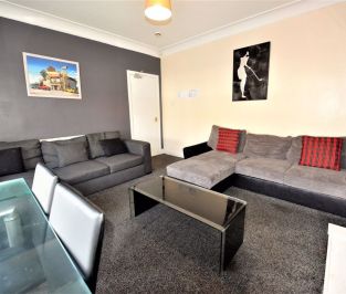 6 bedroom Flat in Estcourt Avenue, Leeds - Photo 4