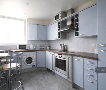 1 bedroom in a flat share to rent - Photo 5