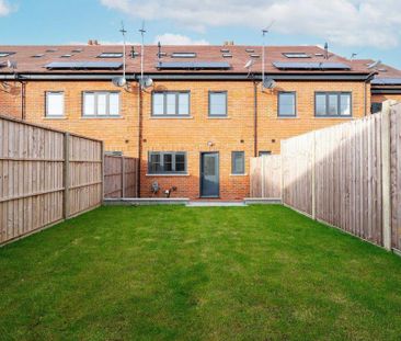 4 bedroom semi-detached house to rent - Photo 3
