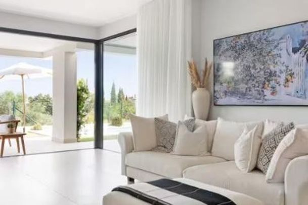 Luxury Flat for rent in Benahavís, Spain - Photo 1