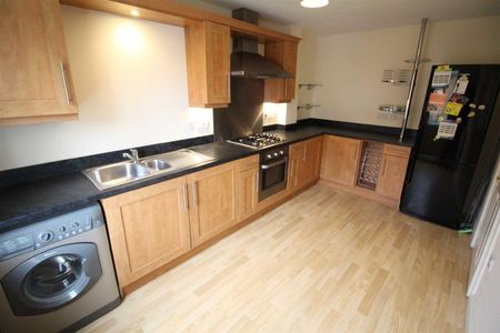 3 Bedroom House - Semi-Detached - Photo 5