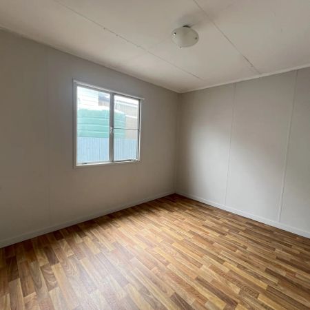 3 bedroom home close to hospital - Photo 5