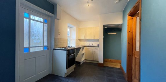 2 bedroom terraced house to rent - Photo 2