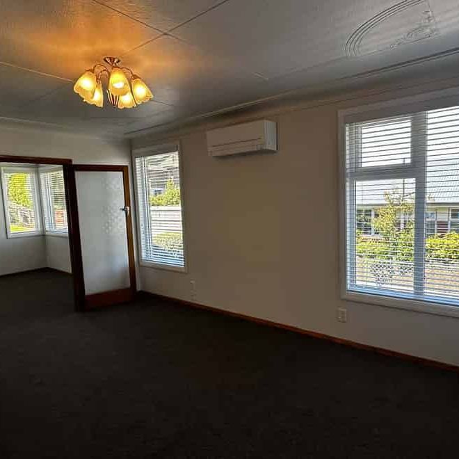 Beautiful in Belleknowes! - Photo 1