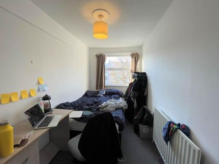 4 bedroom flat to rent - Photo 4